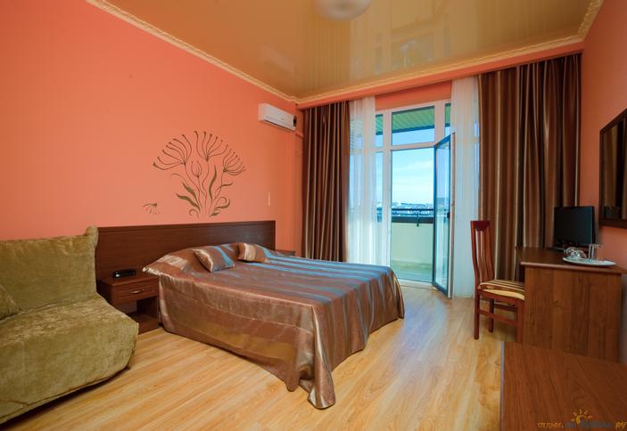 Двухместный номер полулюкс с видом на море. Отель CITY PLAZA, г. Геленджик