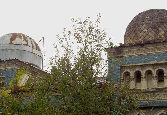 Особняк с двумя куполами