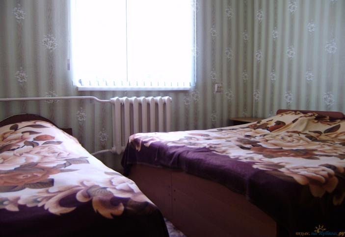 Трехместный стандарт. Гостевой дом Карина. Туапсе. Дедеркой