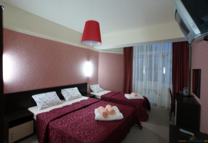 Трехместный Полулюкс. Отель Старинный Таллин, г. Анапа