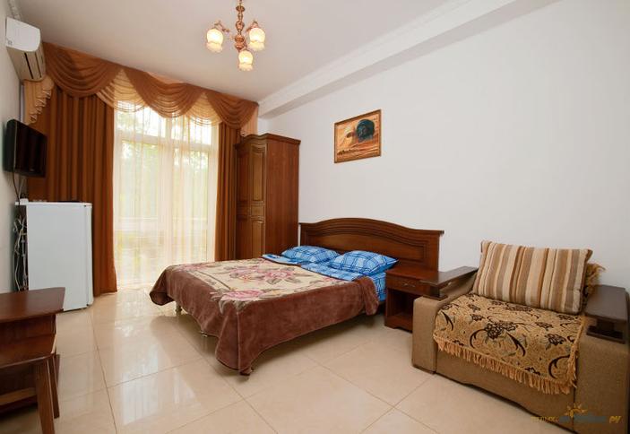 Трехместный номер. Отель София, г. Геленджик, с. Дивноморское