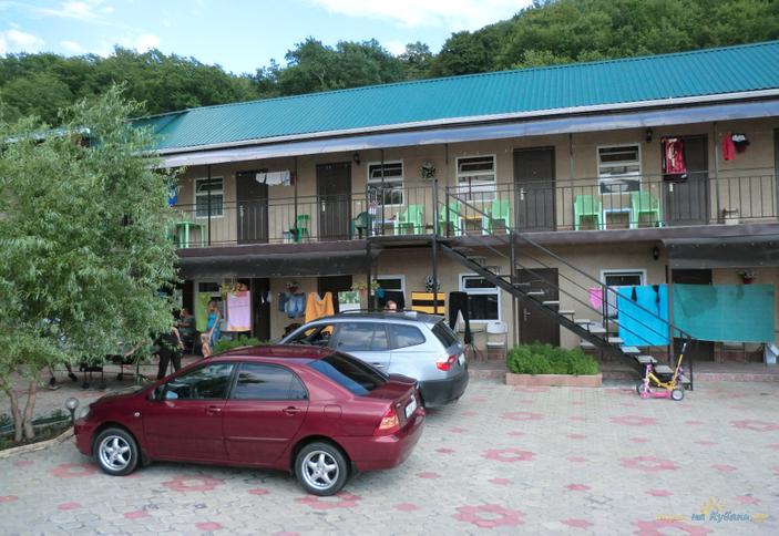 Фасад, гостевой дом Владис, п. Новомихайловский