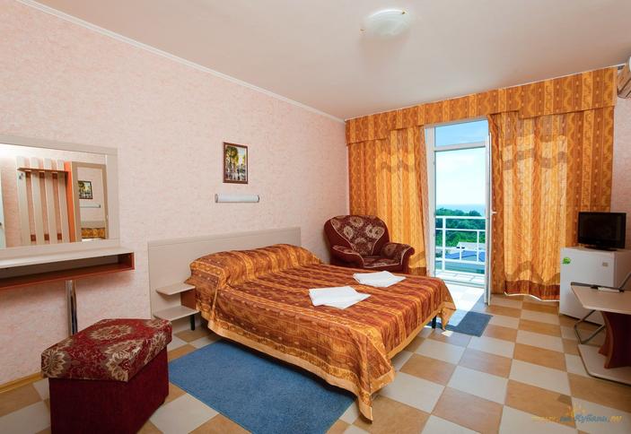 Стандарт с балконом. Гостевой дом АлексАндрия, п. Лоо