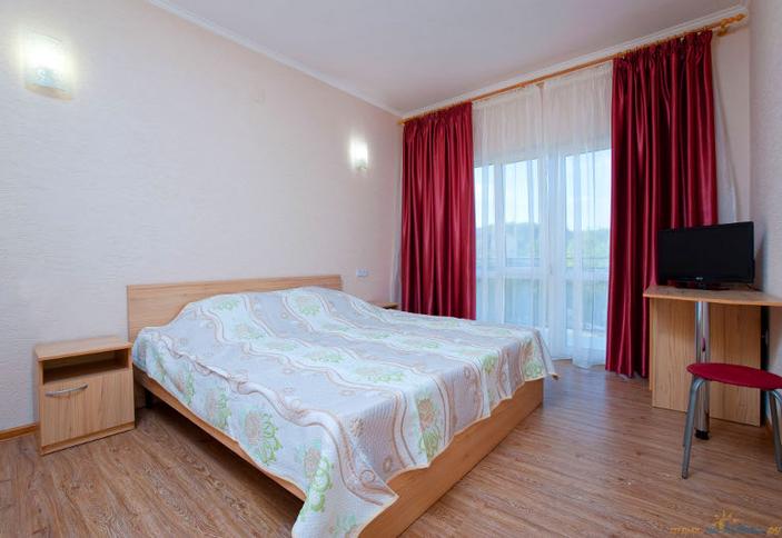 Двухместный Люкс с двуспальной кроватью. Гостевой дом Алмаз, г. Сочи, п. Вардане