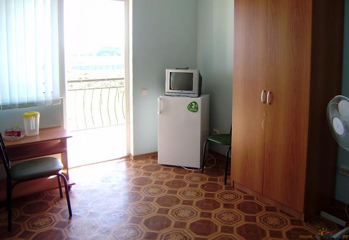 Трехместный номер. Гостевой дом Золотые пески, Темрюкский район, п. Кучугуры