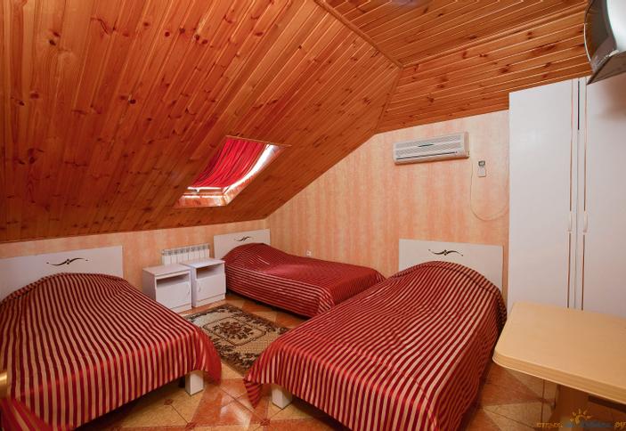 Трехместный (мансарда) номер. Гостевой дом Восток, г. Анапа, п. Витязево