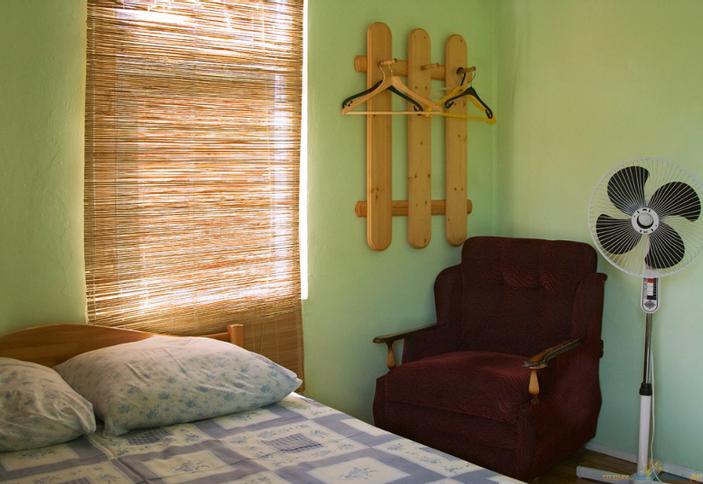 Номер экономкласса. Частная мини-гостиница по ул. Строителей, 31, г. Анапа, п. Сукко