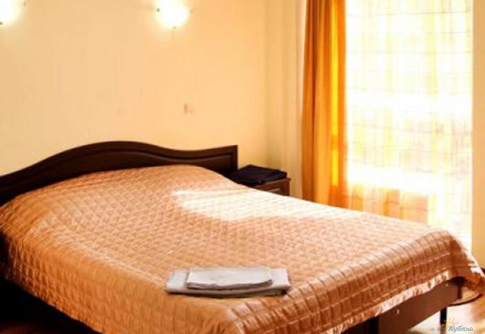 Стандарт 2-местный, отель Виктория, Геленджик