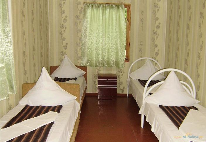 Четырехместный эконом. База отдыха Волна, бухта Инал