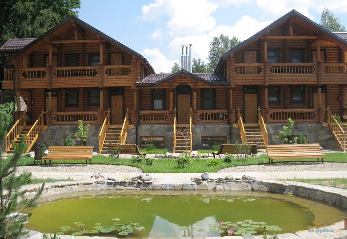 Пруд на территории. Гостевой дом 