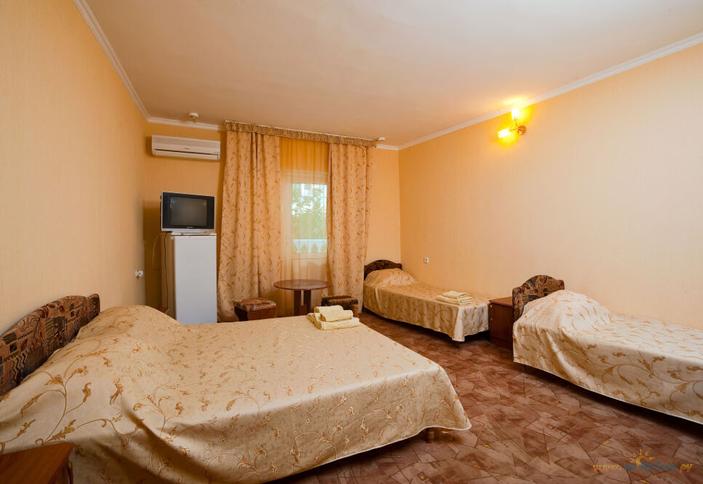 Люкс двухкомнатный с лоджией, гостиница Экватор, п. Лермонтово