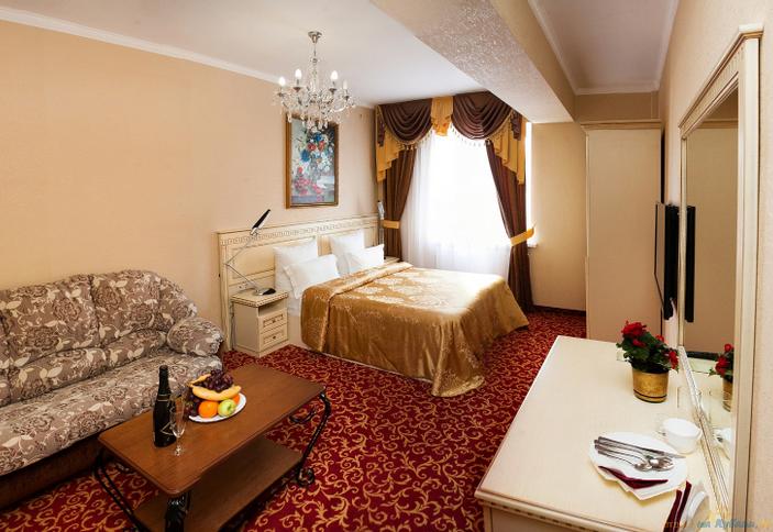 Классический Сюит 1. Отель Уют Рипсиме. Краснодар