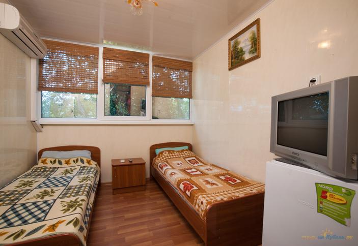 Эконом с удобствами на этаже. Гостиница Люкс, п. Ольгинка