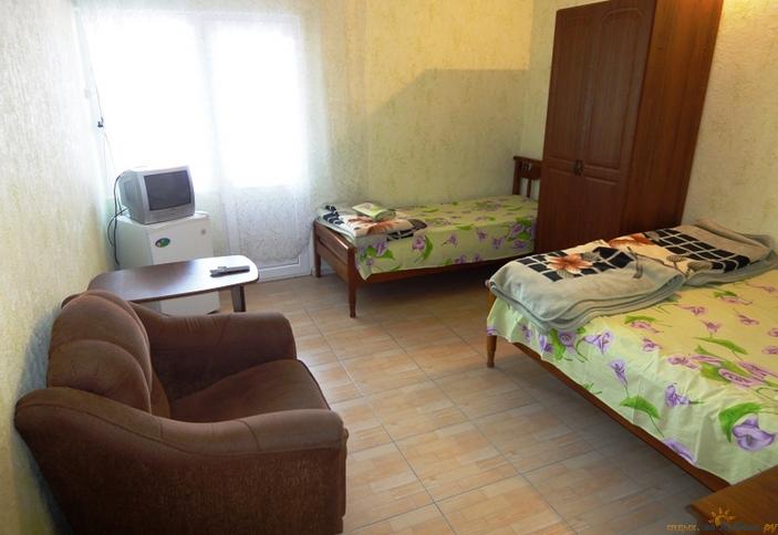 Трехместный номер. Частная гостиница Райский уголок, г. Сочи, п. Лоо