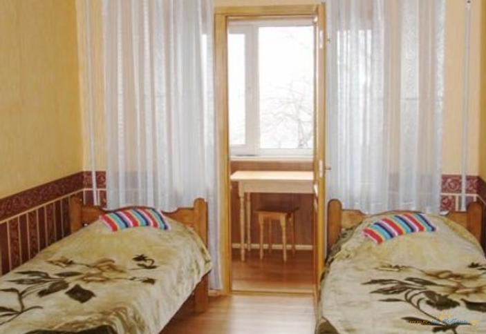 Двухместный двухкомнатный с удобствами. Туркомплекс Горное настроение, Майкопский район, 10 км к юго-западу от ст. Даховской