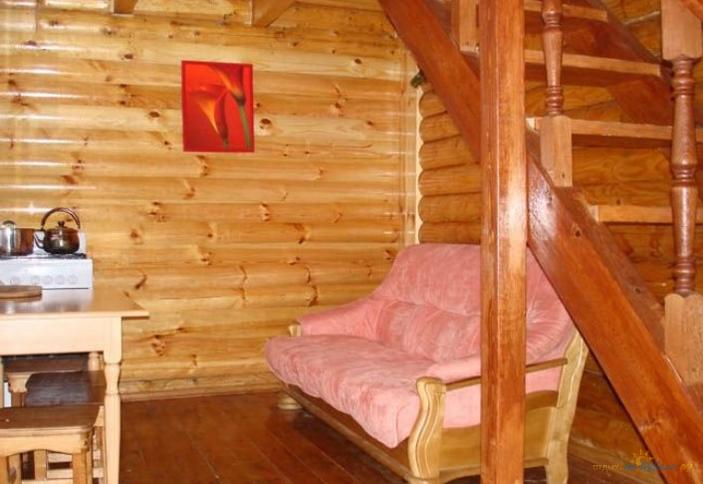 Двухместный номер в домике (7, 9, 11). Туркомплекс Горное настроение, Майкопский район, 10 км к юго-западу от ст. Даховской