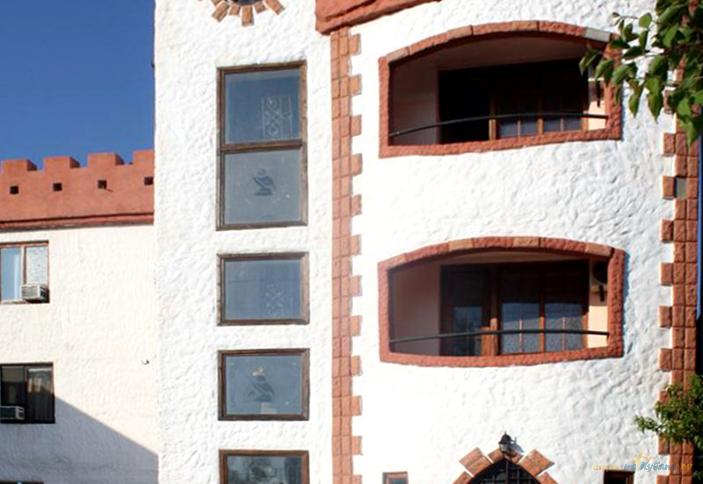 Фасад отеля Замок, г. Анапа