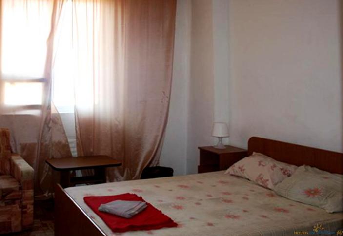 Трехместный двухкомнатный полулюкс Отель Замок, г. Анапа