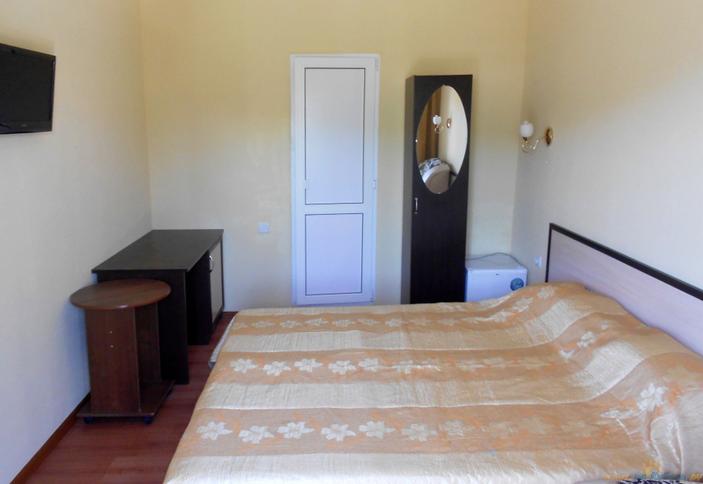 Трехместный номер. Гостиница Бриз, Архипо-Осиповка