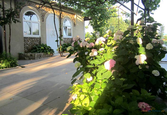 Дом с одним номером. Гостевой дом Летний сад, пос. Сенной