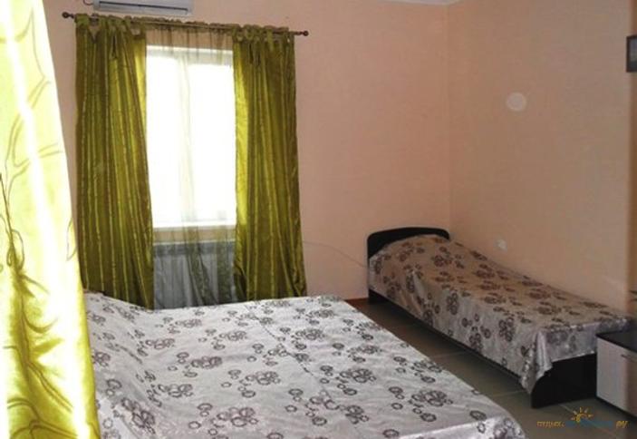 Номер трехместный с удобствами Отель Ладья, г. Геленджик