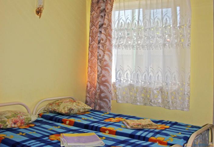 Четырехместный номер. Мини-гостиница В гостях у гномов, г. Ейск