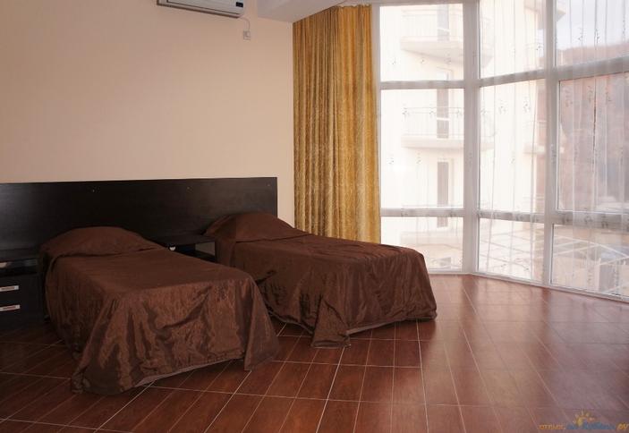 Трехместный номер с кондиционером. Гостевой дом 