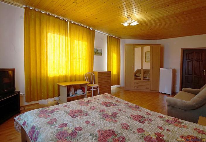 Полулюкс четырехместный. Гостевой дом 