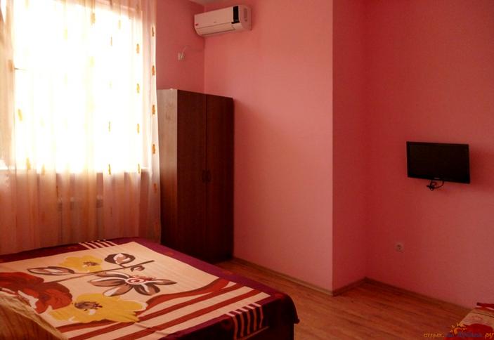 Трехместный стандарт гостевого дома Наргиз, г. Адлер