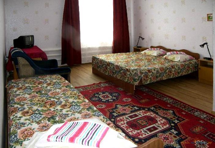 Трехместный номер с удобствами мини-гостиницы Ангелина, г. Анапа