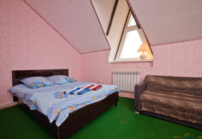 Стандарт трехместный с допместом. Отель Каменка. Майкопский район, п. Каменномостский