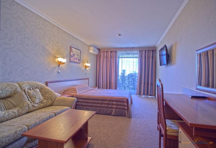 Номер Стандарт плюс отеля Бристоль, г. Сочи, Лазаревский район, п. Лазаревское