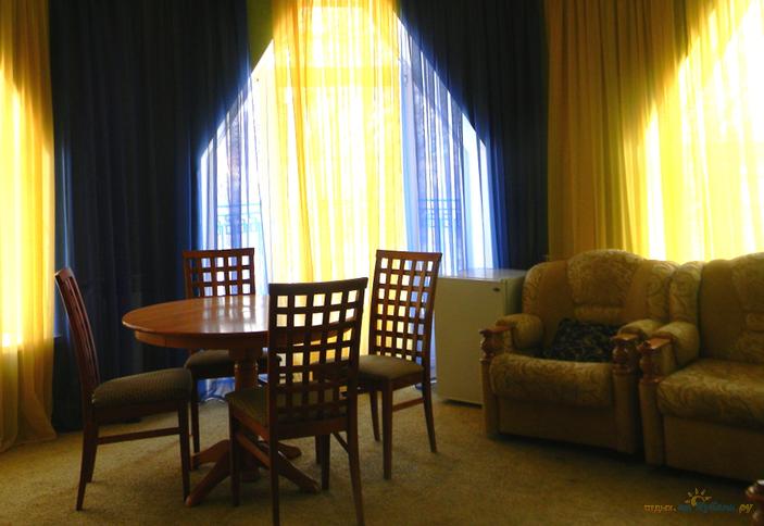 Трехместный полулюкс Мини-гостиница Морской центр, г. Ейск