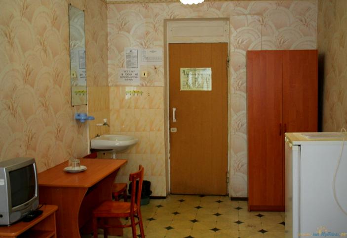 Двухместный без удобств № 80 Гостиница Туапсе, Туапсе