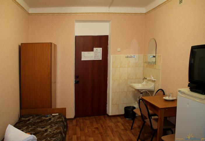 Трехместный без удобств Гостиница Туапсе, Туапсе