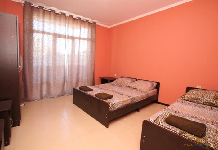 Трехместный стандарт с кондиционером Гостевой дом Мадрид, п. Джубга