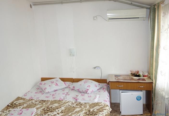 Трехместный с кондиционером. Отель Майский, г. Сочи, Адлерский район