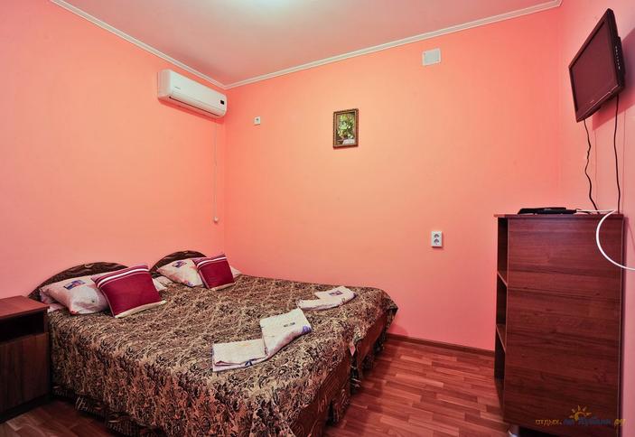 Полулюкс двухместный. Гостиница Ласточка, г. Геленджик, с. Архипо-Осиповка