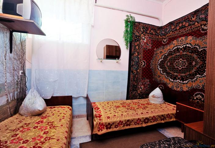 Эконом в цоколе. Частный дом Айвенго, г. Геленджик