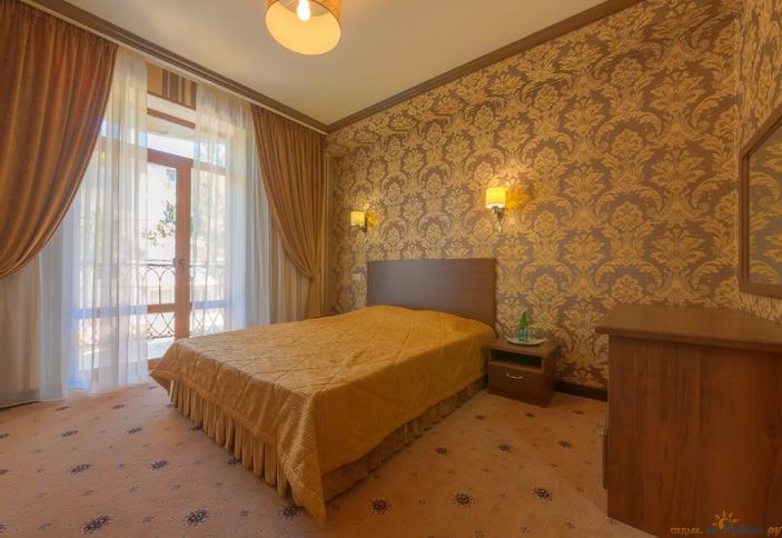 Двухместный люкс с балконом. Отель Paris Life, г. Анапа