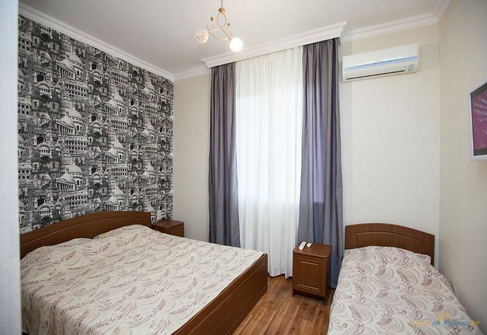 Трехместный люкс. Гостевой дом Леонидас, г. Геленджик, п. Кабардинка