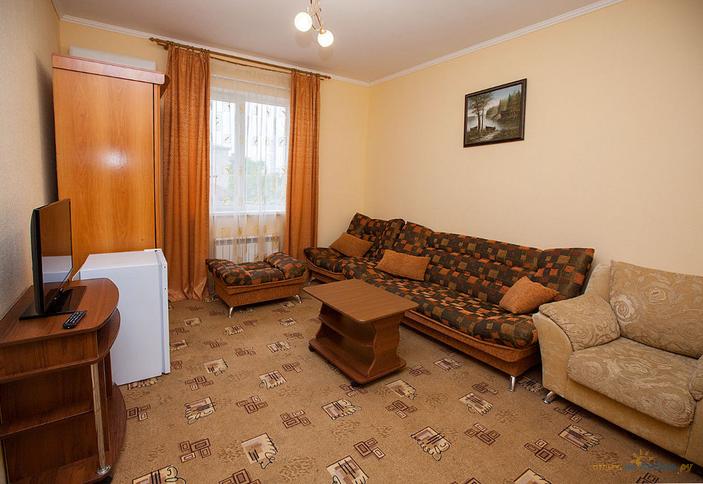 Двухкомнатный люкс. Гостевой дом Леонидас, п. Кабардинка