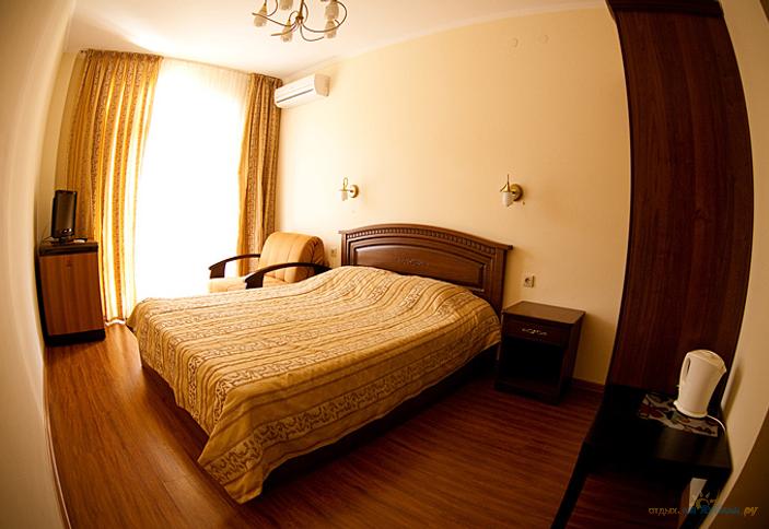 Двухместный полулюкс. Гостиница Прометей, корпус 2, г. Геленджик, п. Дивноморское