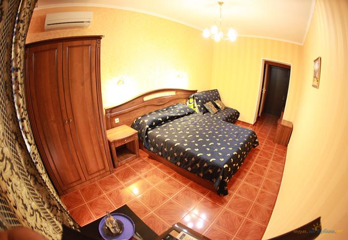 Трехместный полулюкс. Гостиница Прометей, корпус 2, г. Геленджик, п. Дивноморское