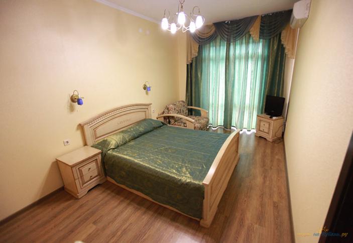 Двухкомнатный люкс. Гостиница Прометей, корпус 2, г. Геленджик, п. Дивноморское