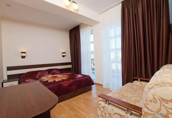 Трехместный полулюкс. Мини-гостиница Элени, г. Анапа, кп. Витязево