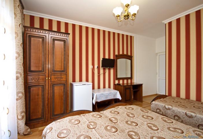 Трехместный стандарт. Гостевой дом Мираж; г. Сочи, Адлерский р-н