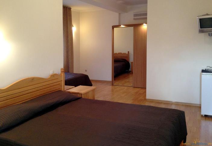 Трехместный фэмили. Гостевой дом Фем Ландия, г. Геленджик, с. Архипо-Осиповка