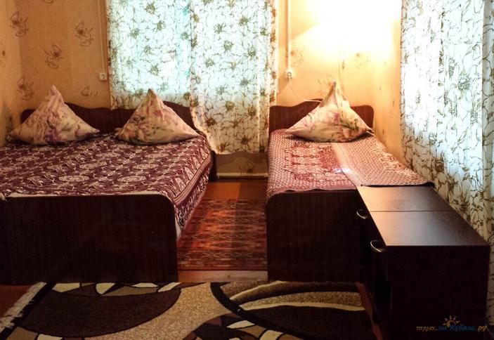 Комната трехместная. База отдыха Черномор и Ко, г. Геленджик, х. Бетта
