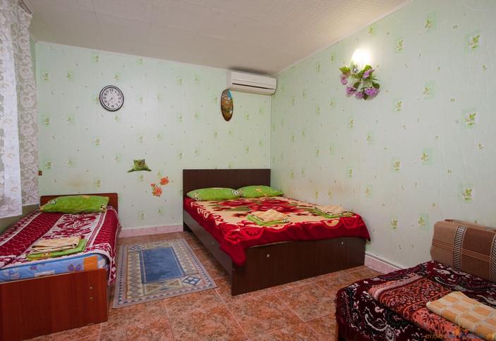 Четырехместный номер с удобствами на этаже. Гостевой дом Альдаир, г. Геленджик, с. Архипо-Осиповка